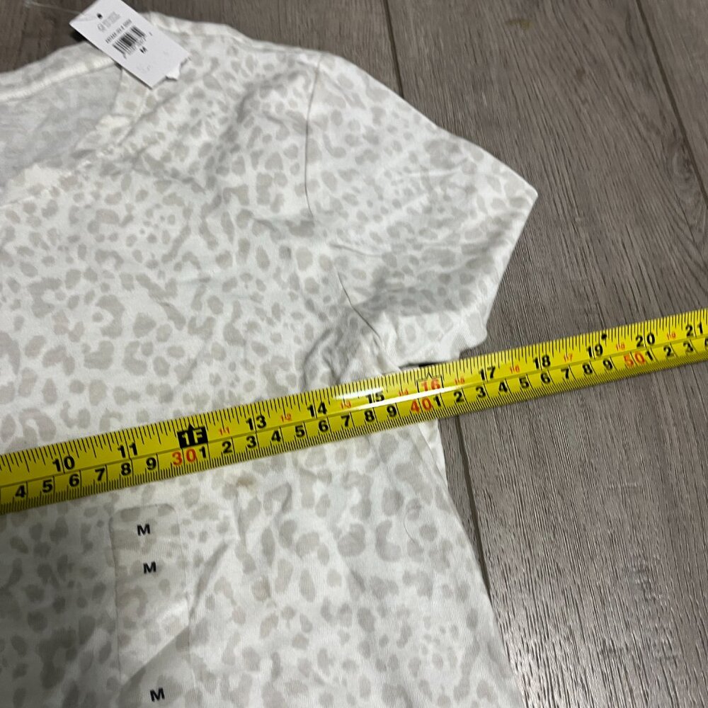 NWT Gap t-shirt top size Medium casual White/Gray Design NWT Size M - Picture 5 of 5
